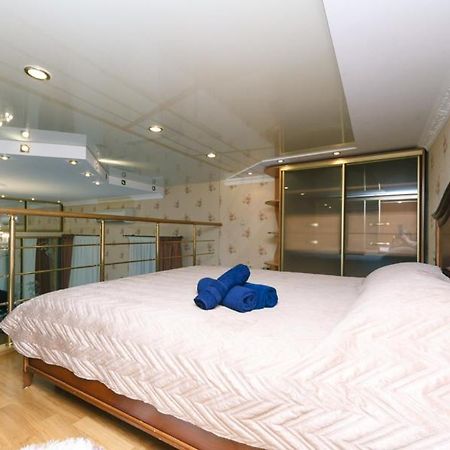 Stylish Two-Level Flat 2 Min From Khreschatyk Kyiv Exterior photo