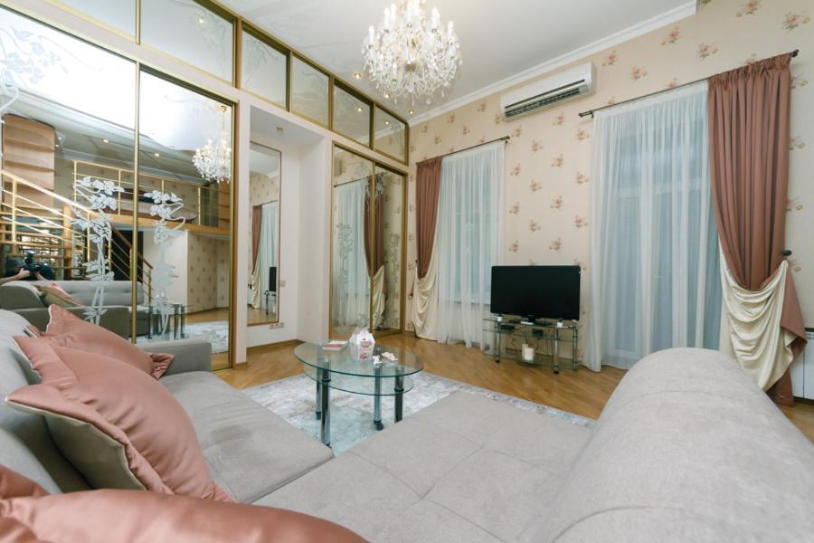 Stylish Two-Level Flat 2 Min From Khreschatyk Kyiv Exterior photo