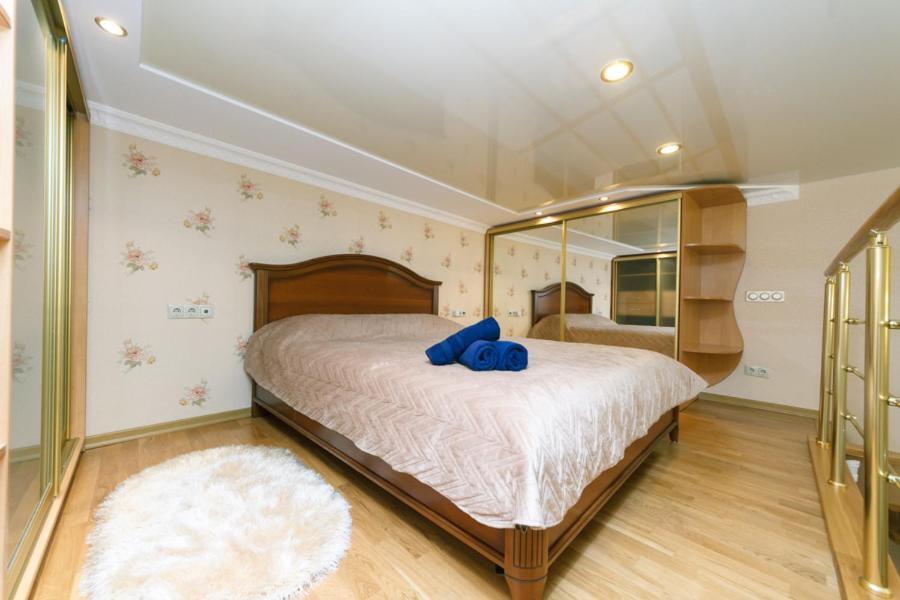 Stylish Two-Level Flat 2 Min From Khreschatyk Kyiv Exterior photo