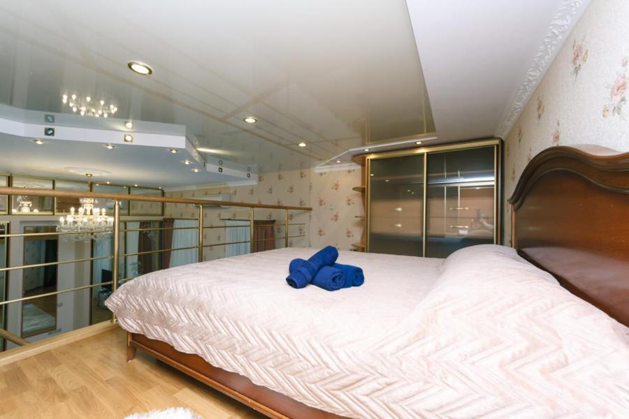 Stylish Two-Level Flat 2 Min From Khreschatyk Kyiv Exterior photo
