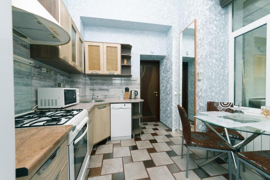 Stylish Two-Level Flat 2 Min From Khreschatyk Kyiv Exterior photo