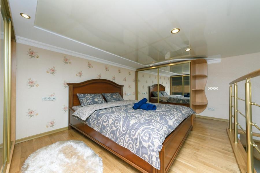 Stylish Two-Level Flat 2 Min From Khreschatyk Kyiv Exterior photo